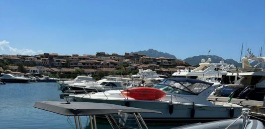 Arte Urbana per il mare di Porto Rotondo, con i libri di Marco Nereo Rotelli