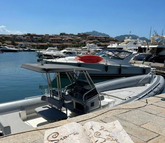 Arte Urbana per il mare di Porto Rotondo, con i libri di Marco Nereo Rotelli