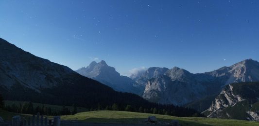 Alla scoperta dei Sentieri d’Arte 2022: sette artisti ad alta quota Il paesaggio dolomitico visto da Baita Lerosa (Cortina); ph. Matteo Schiavoni