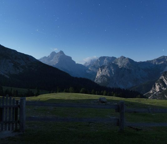 Alla scoperta dei Sentieri d’Arte 2022: sette artisti ad alta quota Il paesaggio dolomitico visto da Baita Lerosa (Cortina); ph. Matteo Schiavoni