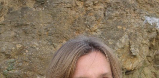 Addio a Luisa Perlo: scomparsa a 56 anni la critica e curatrice di Torino