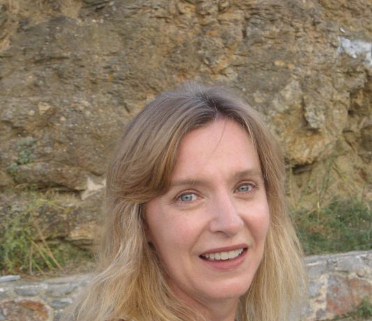 Addio a Luisa Perlo: scomparsa a 56 anni la critica e curatrice di Torino