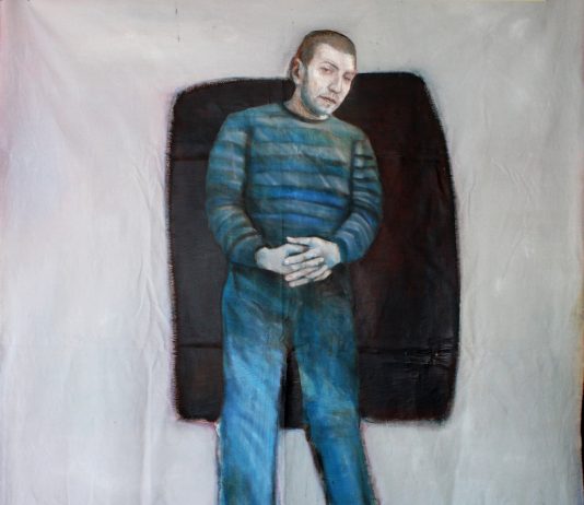 Arte in mostra dai balconi di Bari: un inno alla leggerezza dell’estate