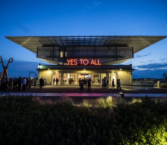 Guardare Torino al tramonto dalla Pista 500, con la Pinacoteca Agnelli