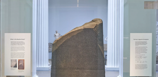 Il British Museum restituisca la Stele di Rosetta: l’appello dell’archeologo egiziano