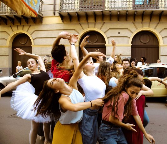 Il Palais de Tokyo compie vent’anni. Per celebrarli un festival dedicato alla comunità con Marinella Senatore