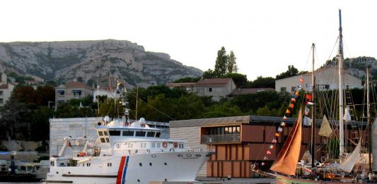 Un team di archeologi al lavoro nel Mediterraneo, sulla rotta della morte