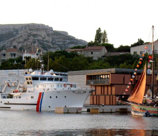 Un team di archeologi al lavoro nel Mediterraneo, sulla rotta della morte