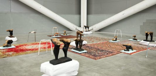 Arte Fiera 2023, le ultime novità, dai booth al public program Luca Trevisani, Ai piedi del pane (foto di Luca Ghedini)