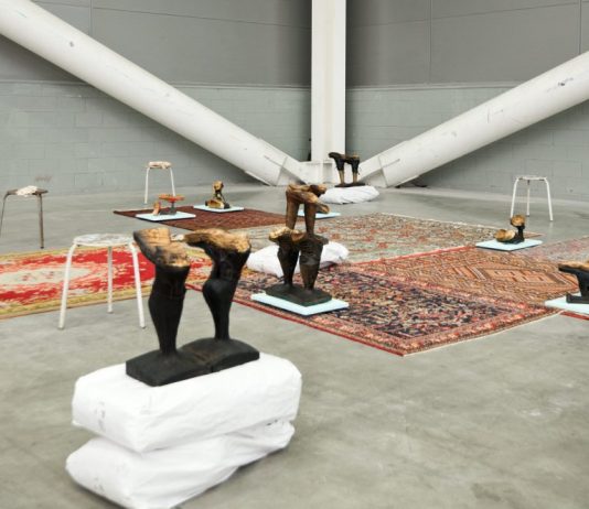 Arte Fiera 2023, le ultime novità, dai booth al public program Luca Trevisani, Ai piedi del pane (foto di Luca Ghedini)