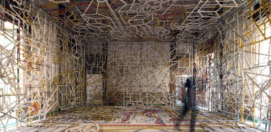 Dettagli, spazio, poesia: Massimo Bartolini al Pecci