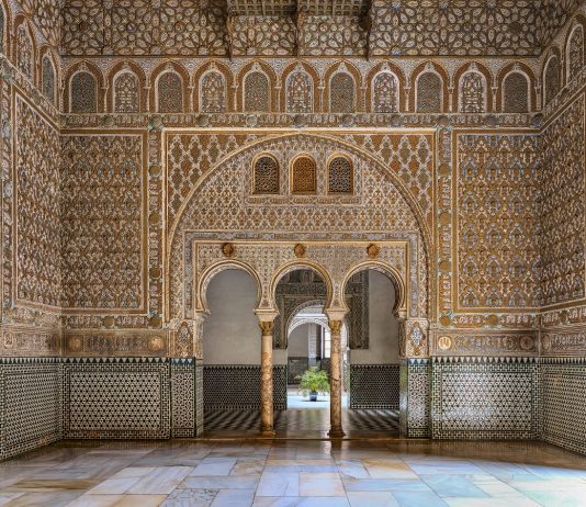 Napoli e Siviglia, che passioni: le immagini del Calendario Di Meo 2023