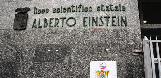 A Milano, spuntano le versioni politiche dei personaggi dei tarocchi tarocchi