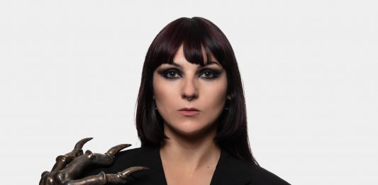 Hard Skin, tatuaggi su porcellana: a Milano la mostra dark di Naomi Gilon Naomi Gilon