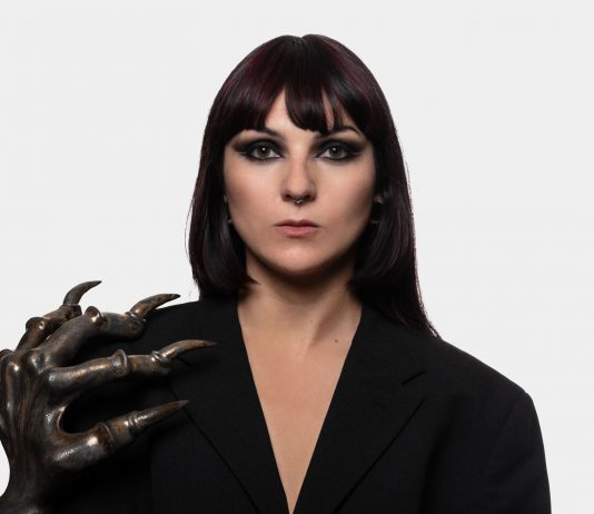 Hard Skin, tatuaggi su porcellana: a Milano la mostra dark di Naomi Gilon Naomi Gilon