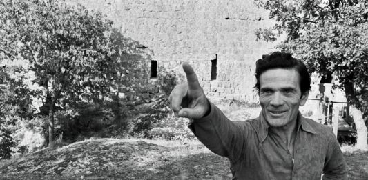 ‘Pier Paolo Pasolini. Sotto gli occhi del mondo’: 170 ritratti fotografici a Villa Manin