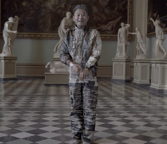 Non solo le influencer: agli Uffizi in visita anche Liu Bolin