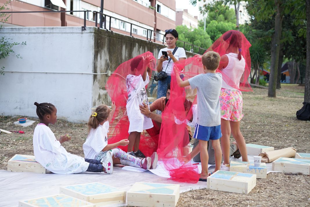 1- Città Foresta_Laboratorio di storytelling con l_associazione VIVIAMOLAq_ Laurentino38_ph_Marina Pietrocola_courtesy Latitudo Art Projects