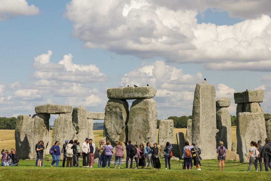 13th-AUGUST-2019-Sightseeing-tourists-visiting-Stonehenge