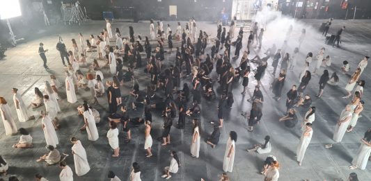 La cinecittà delle donne: Vanessa Beecroft allo Studio 5