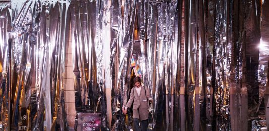 Living Room, a Cuneo quattro artisti interpretano la tradizione del tessuto