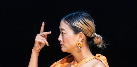 Il PIAC 2022 omaggia l’arte poetica e sfidante di Christine Sun Kim