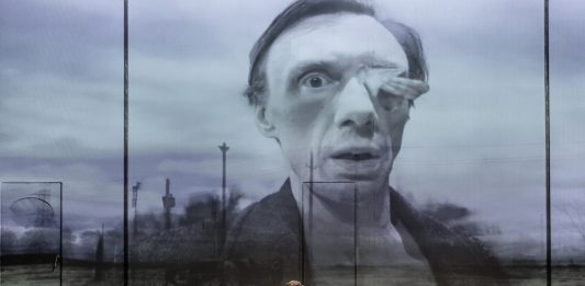 Bloccati nel sogno di un mondo migliore: Krystian Lupa al Festival Vie