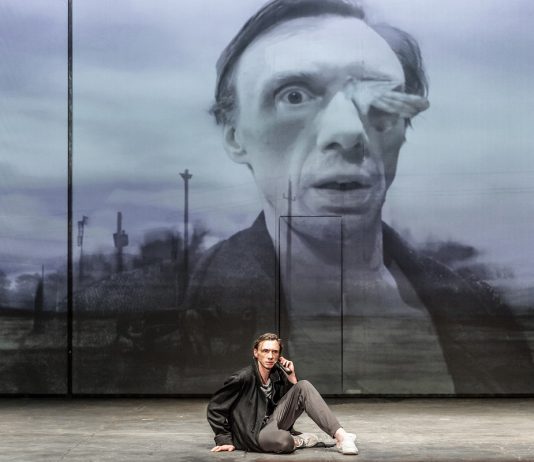 Bloccati nel sogno di un mondo migliore: Krystian Lupa al Festival Vie