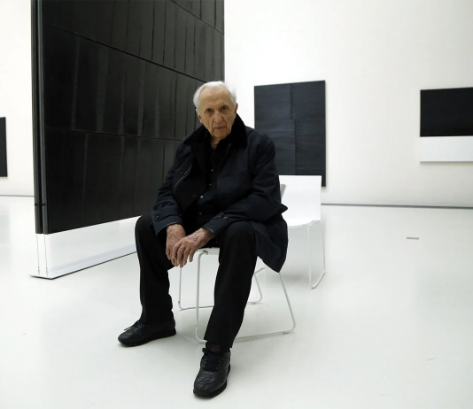 Addio a Pierre Soulages: morto a 102 anni il Maestro della pittura al nero Pierre Soulages morto