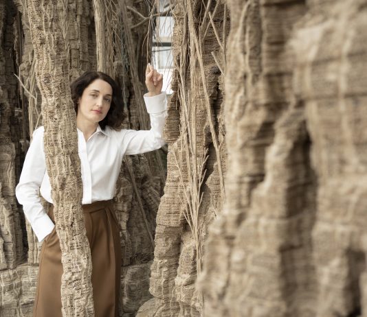 Una foresta enigmatica: Eva Jospin per il flagship store di Max Mara a Milano
