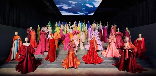 Forever Valentino: in Qatar la mostra che celebra la storia della maison