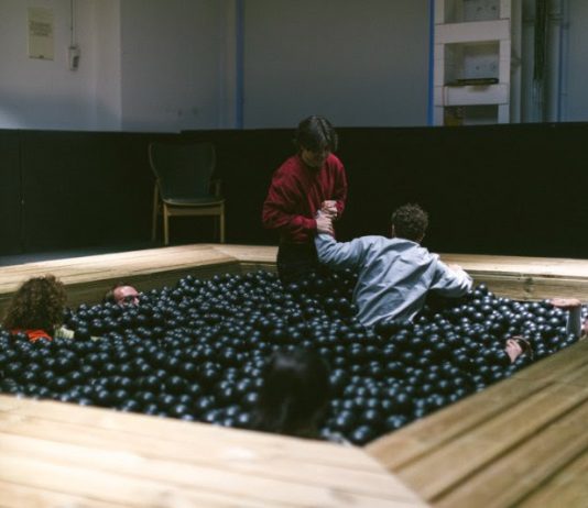 Con FAROUT Festival, BASE Milano diventa il pianeta delle Live Arts