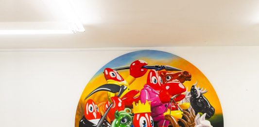 Arte pubblica a Roma: le aragoste di Philip Colbert arrivano a via Vittorio Veneto