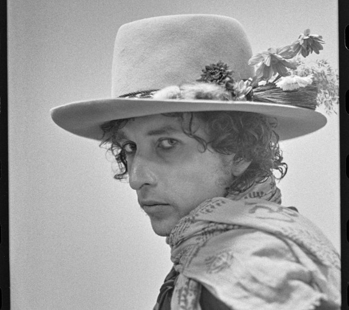 01_MAXXI_BobDylan_PhotoCreditKenRegan