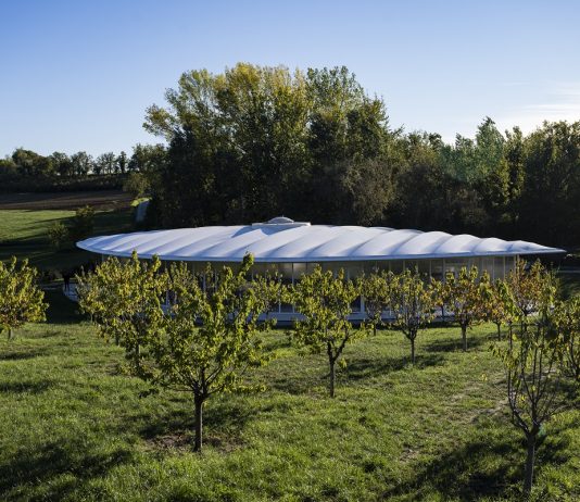 Danza e dintorni, da Orsolina28 Art Foundation con Ohad Naharin