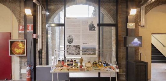 La storia dell’industria italiana, formato scrivania: la mostra a Bologna