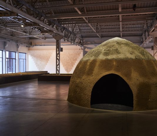 La matericità della memoria collettiva. Dineo Seshee Bopape alla Fondazione Pirelli HangarBicocca