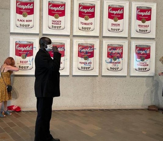 In Australia, gli attivisti per l’ambiente imbrattano le Zuppe di Warhol