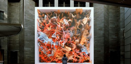 Tutte le opere del MoMA in una: l’installazione di Refik Anadol che sfida l’IA