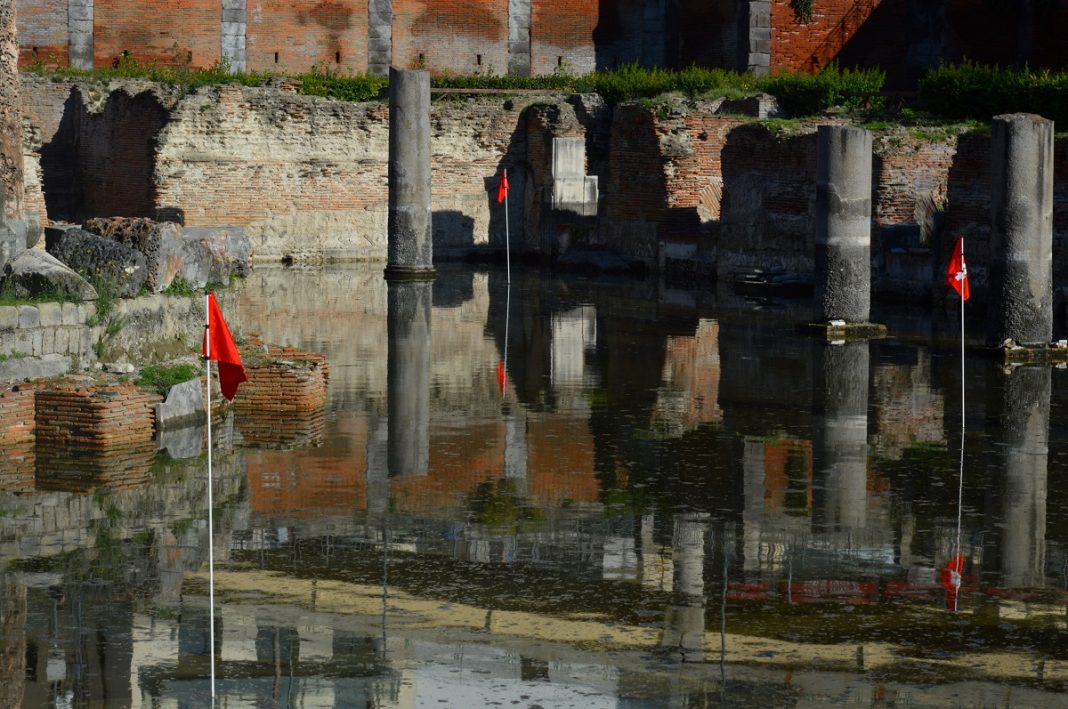 installazione di niccolò maronato a pozzuoli