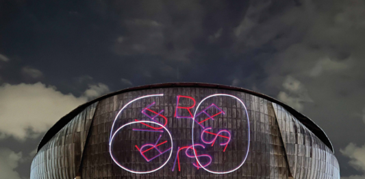 L’energia delle parole: a Roma, l’installazione di Arthur Duff per i 60 anni di Enel Arthur Duff, Eyes with Eyes. Riflessi Futuri, Roma, 2022