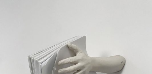 Alla GAN di Napoli, l’arte delicata e vibrante di Marisa Albanese