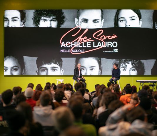 Achille Lauro nelle scuole: il tour per le nuove generazioni in tutta Italia achille lauro scuole