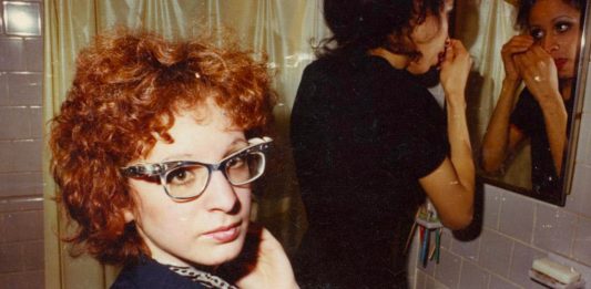 Il documentario di Laura Poitras su Nan Goldin, nella shortlist degli Oscar 2023