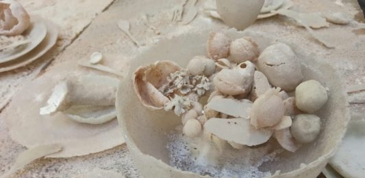 L’aura buona del vetro: l’opera di Joan Crous ad Arte Fiera Joan Crous Arte Fiera