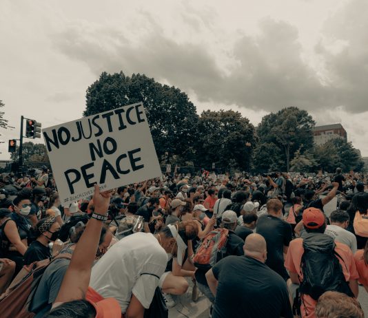 Keenan Anderson ucciso dalla polizia come George Floyd. Ecco perché la cultura non deve smettere di lottare contro il razzismo Black Lives Matter. ph. Clay Banks