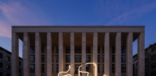 Luci su Bergamo Capitale della Cultura: l’installazione a Piazza della Libertà