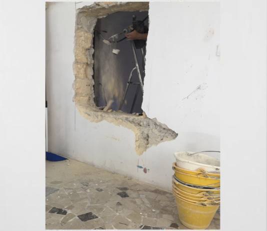 Giuseppe Buzzotta con L’angelo della finestra alla Galleria Massimo Ligreggi, Catania