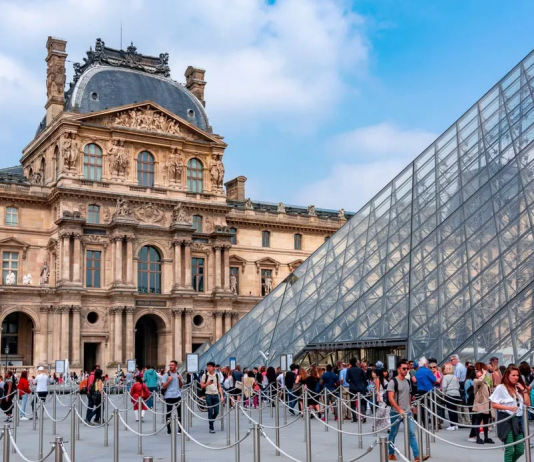 Il Louvre ha detto stop: ingressi a numero chiuso. Ma orari prolungati