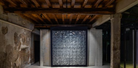 Forma delle parole, mistero dell’esistenza: Stefano Mario Zatti in mostra da Atipografia